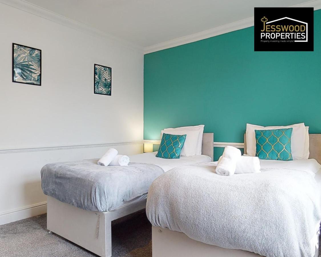 Stylish 3 Bedroom House By Jesswood Properties Short Lets Near M1 Luton Airport For Contractors & Business Luaran gambar