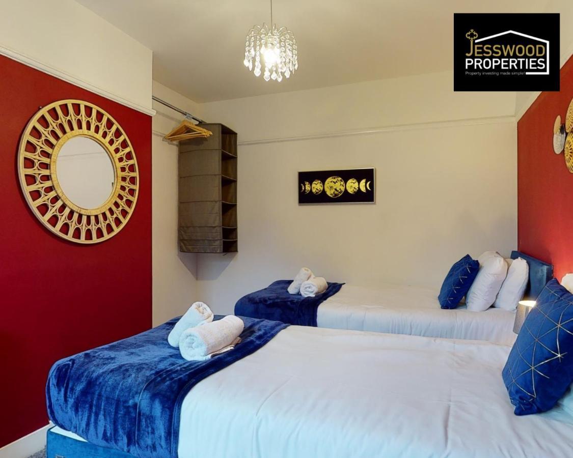 Stylish 3 Bedroom House By Jesswood Properties Short Lets Near M1 Luton Airport For Contractors & Business Luaran gambar