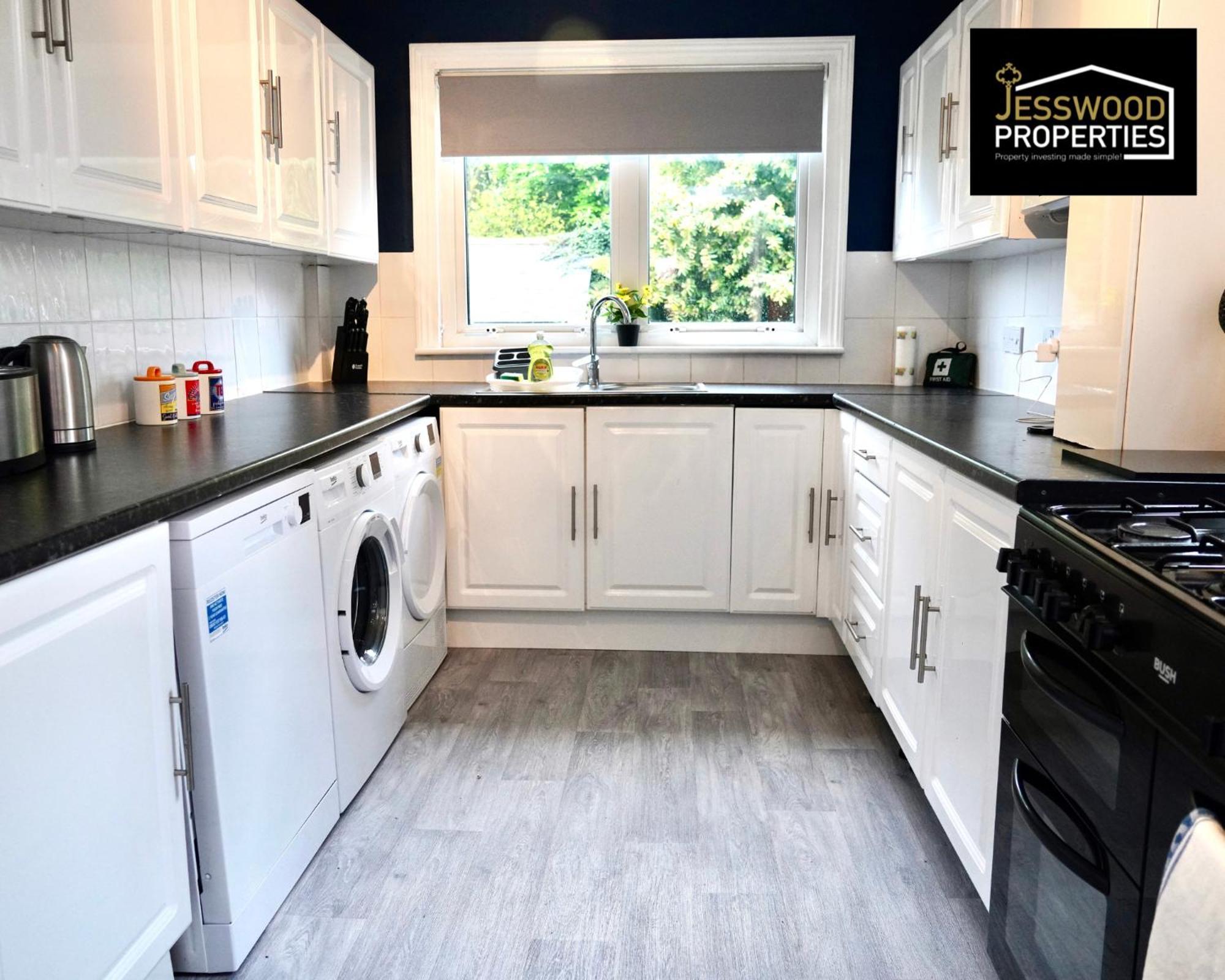 Stylish 3 Bedroom House By Jesswood Properties Short Lets Near M1 Luton Airport For Contractors & Business Luaran gambar
